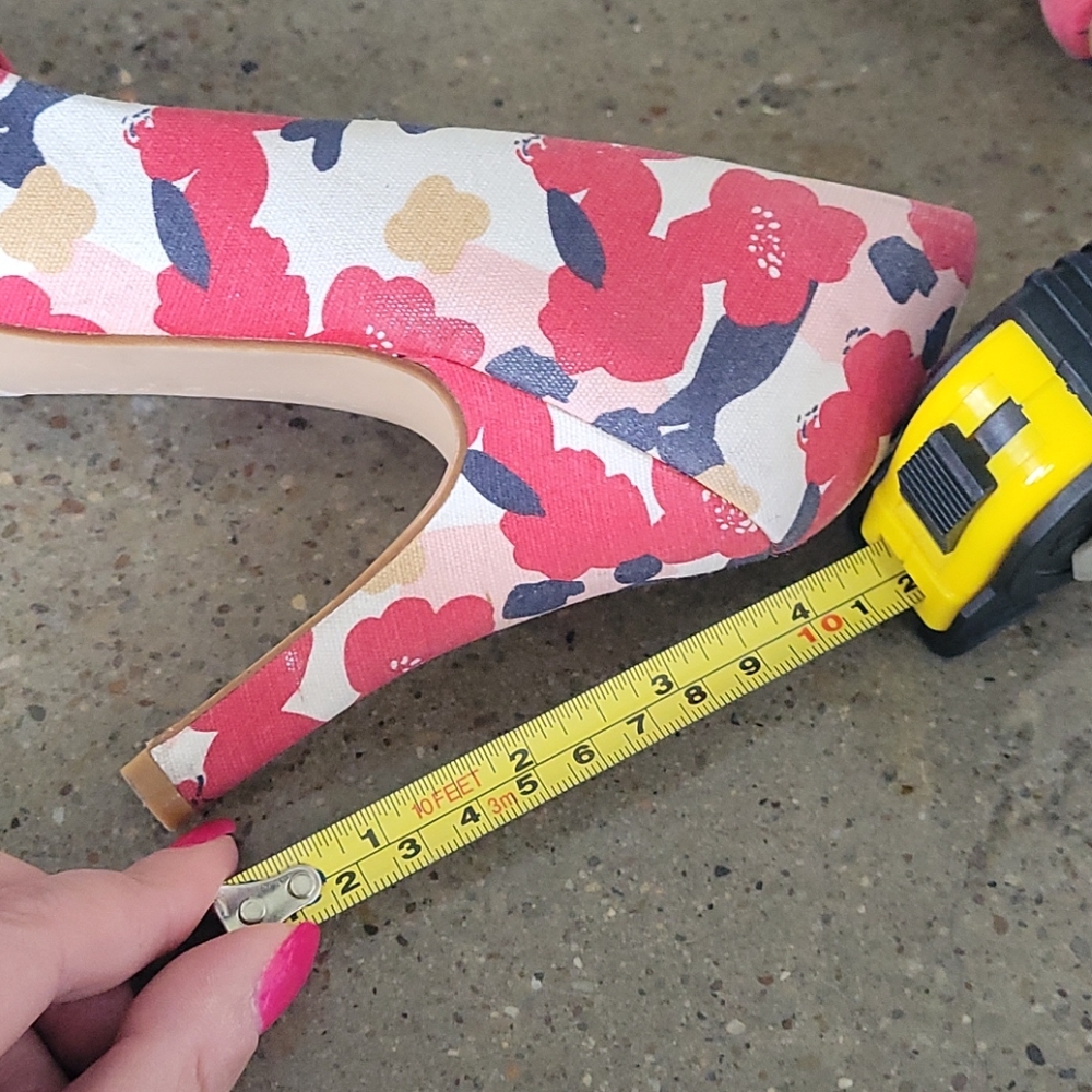 Kelly & Katie Floral Pumps - Picture 7 of 7